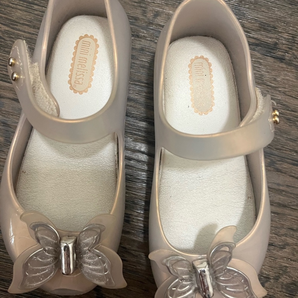 Mini Melissa Cream Dress Shoes with Butterfly Detail